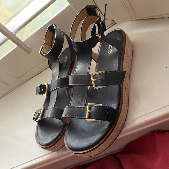 Micheal Kors platform Sandals - Picture 1 of 8